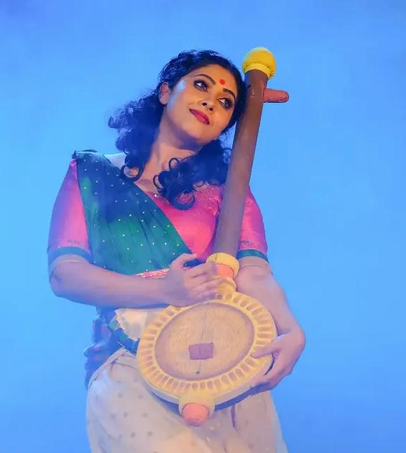 Performer in costume for Njan - Body Soul